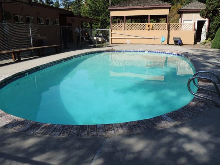 pool 768x576