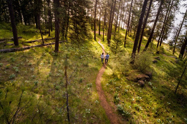 Outdoor Activities Tubbs Hill Hiking Couple 768x511