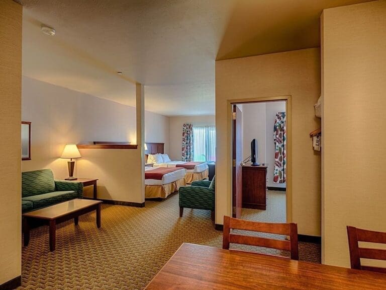 2 room family suite standard 768x576