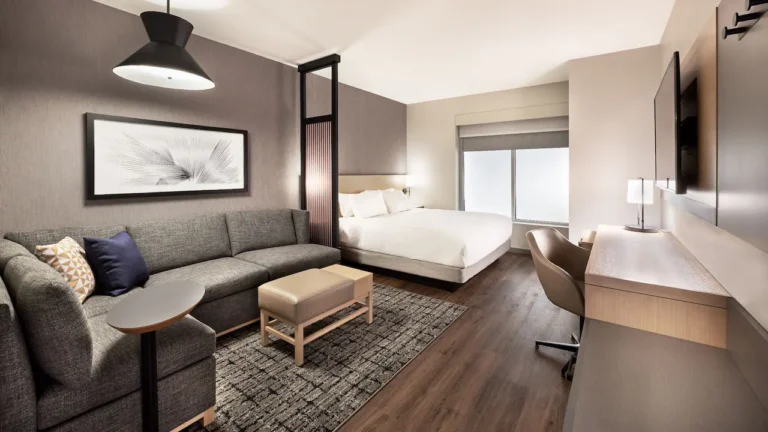 HP P0488 King Guestroom Cozy Corner Sofabed Desk View.16x9 768x432