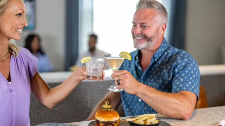 HP P0570 Guests Placery Bartender Cocktails Toast.16x9 768x432